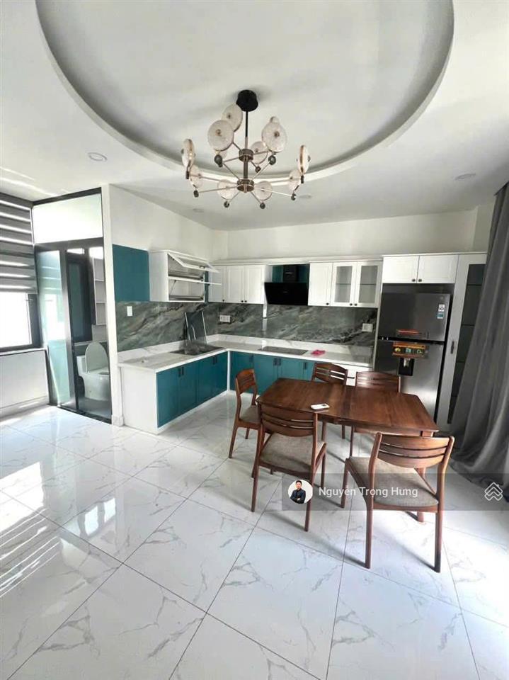 Cho thuê mặt bằng kinh doanh + nhà phố 1 trệt 4 lầu gần vinschool có sẵn nội thất mới