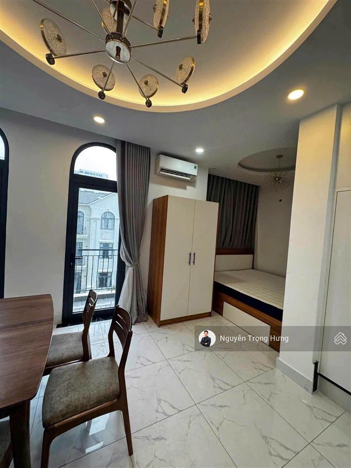 Cho thuê mặt bằng kinh doanh + nhà phố 1 trệt 4 lầu gần vinschool có sẵn nội thất mới