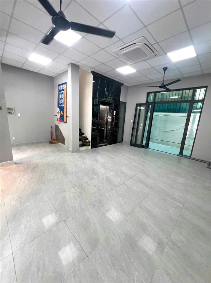 Cho thuê mặt bằng kinh doanh + nhà phố 1 trệt 4 lầu gần vinschool có sẵn nội thất mới