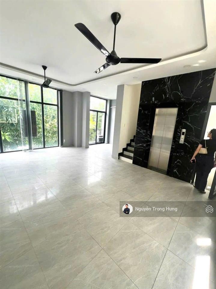 Cho thuê mặt bằng kinh doanh + nhà phố 1 trệt 4 lầu gần vinschool có sẵn nội thất mới
