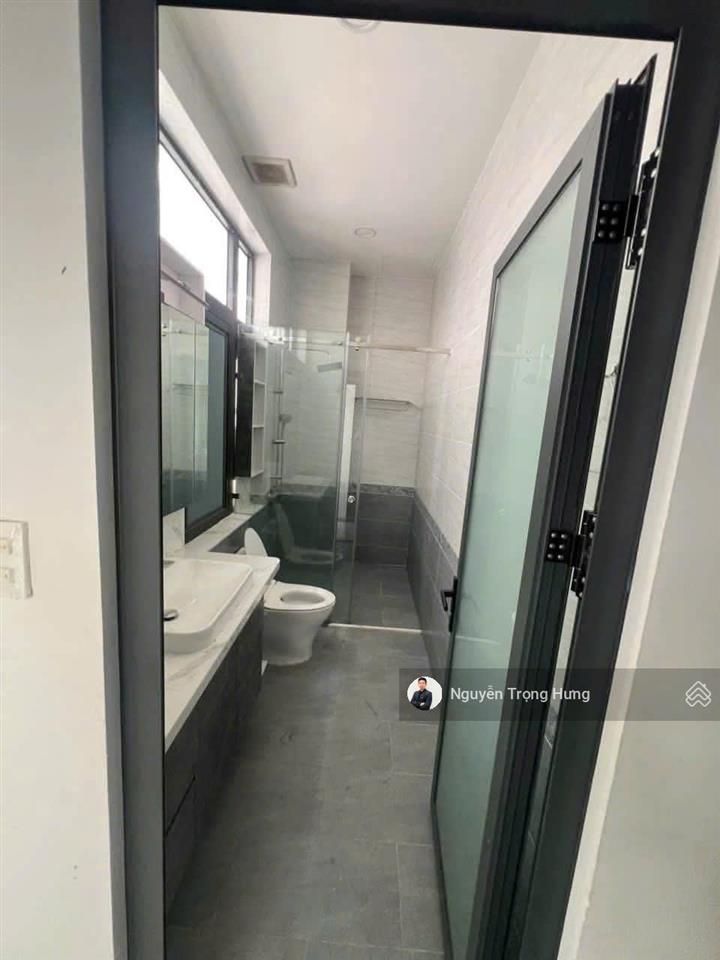 Cho thuê mặt bằng kinh doanh + nhà phố 1 trệt 4 lầu gần vinschool có sẵn nội thất mới