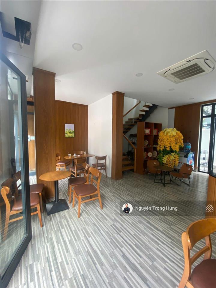 Nhà phố có sẵn nội thất thiết bị kinh doanh cà phê giá tốt tại vinhomes grand park quận 9