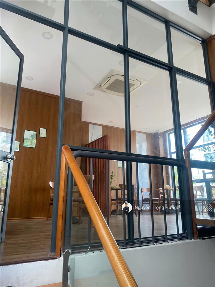Nhà phố có sẵn nội thất thiết bị kinh doanh cà phê giá tốt tại vinhomes grand park quận 9