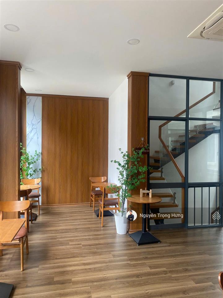 Nhà phố có sẵn nội thất thiết bị kinh doanh cà phê giá tốt tại vinhomes grand park quận 9
