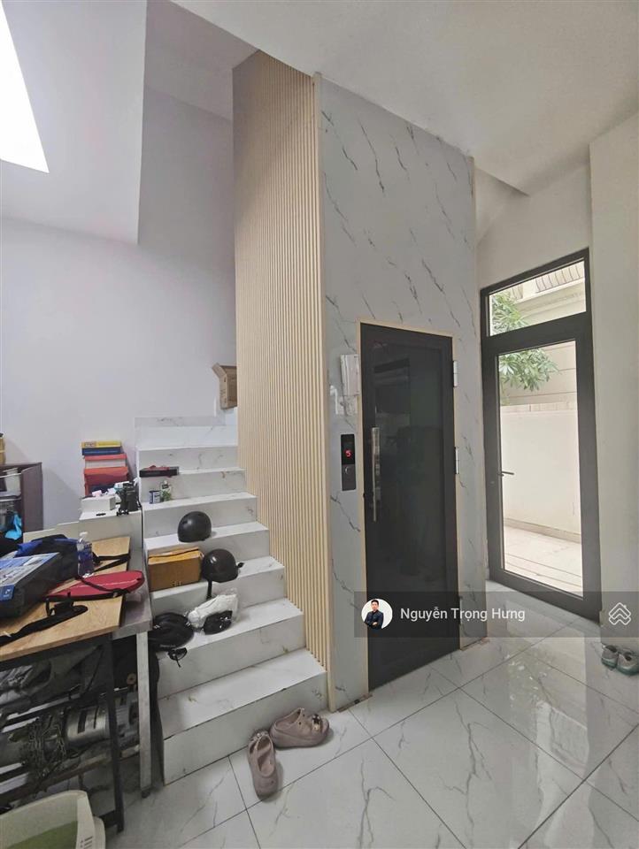 Cho thuê nhà phố 05 tầng 4 phòng ngủ đầy đủ nội thất vinhomes grand park quận 9