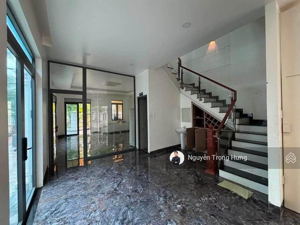 Biệt thự xịn xò the manhattan 225m2 03 tầng ngăn phòng sẵn, có máy lạnh tại vinhomes