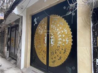 Bán ccmn mới tinh 6 tầng thang máy 14 phòng thu 75tr/tháng