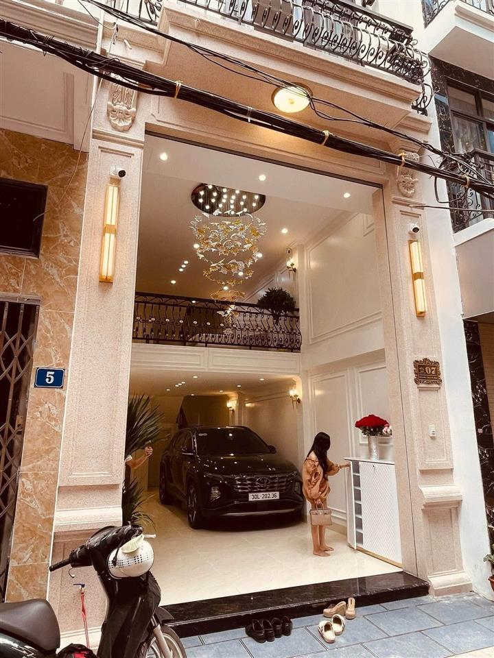 Bán tòa nhà vp đền lừ dt 50m x 7 tầng thang máy , ô tô tránh