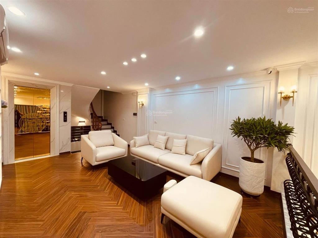 Bán tòa nhà vp đền lừ dt 50m x 7 tầng thang máy , ô tô tránh