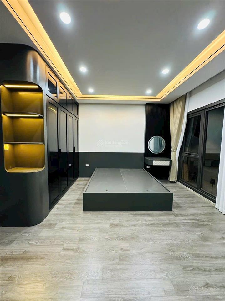 Chính chủ bán nhà phân lô lĩnh nam 40m 7 tầng thang máy, đường trước nhà 10m
