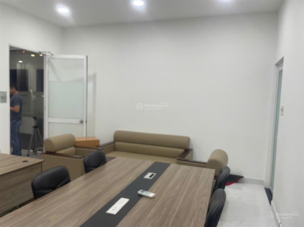 Văn phòng hoàn thiện tại đường nơ trang long cho thuê
