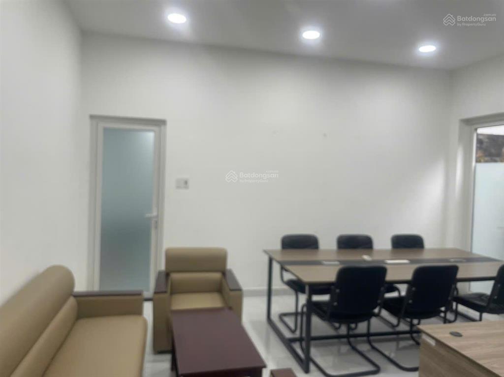 Văn phòng hoàn thiện tại đường nơ trang long cho thuê