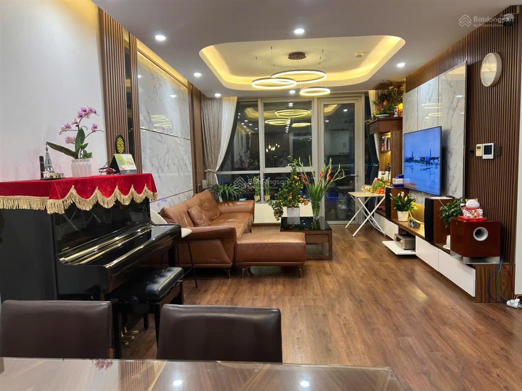 Chính chủ bán căn  117m2, 3pn, 2vs tầng trung , có slot oto, thăng long number one , cầu giấy.