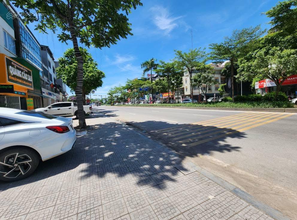 Vị trí "vàng" mặt phố kđt văn phú gần tháp đồng hồ, 100m2, mt5m, vỉa hè rộng, kinh doanh đắc địa.