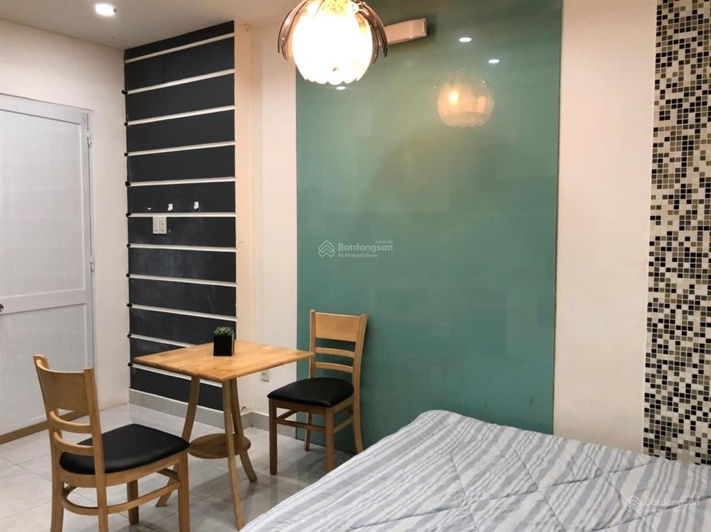 Phòng cho thuê có nội thất /căn hộ dịch vụ ngay trung tâm quận 1  đường trần hưng đạo. hẻm xe hơi