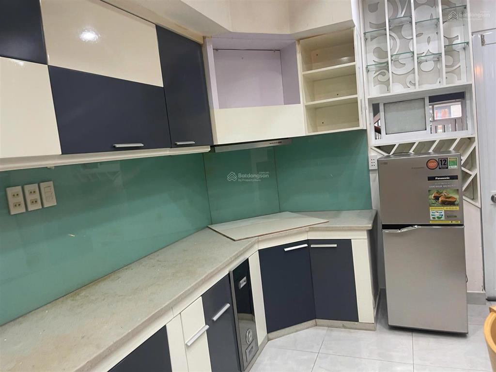 Phòng cho thuê có nội thất /căn hộ dịch vụ ngay trung tâm quận 1  đường trần hưng đạo. hẻm xe hơi