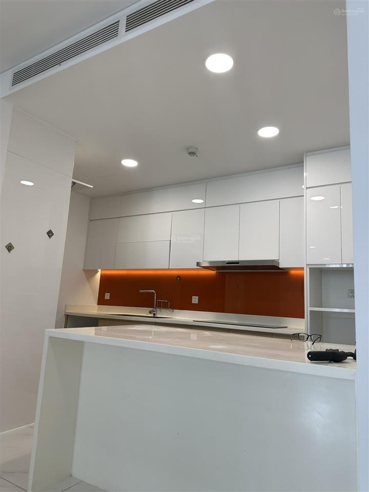 Cho thuê căn 2pn sunwah pearl  tòa white house. 33 tr/tháng