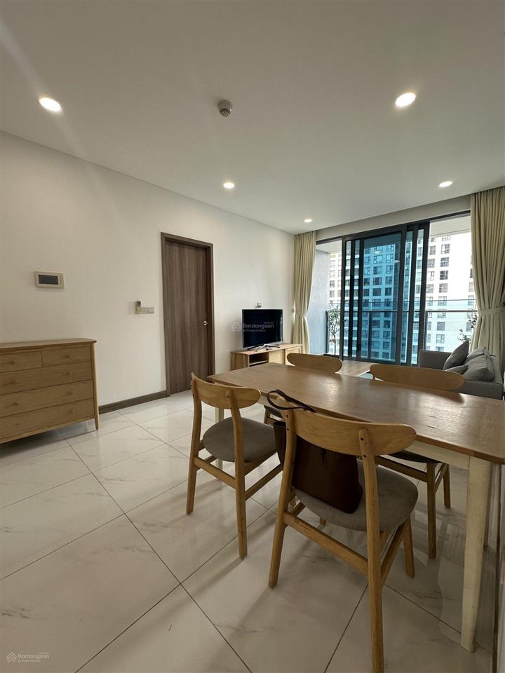Anh chị đã tìm hiểu giá của căn 2pn ở sunwah pearl trên thị trường chưa? với 14,3 tỷ, full nội thất