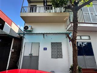 3.5 tỷ có nhà riêng 25m2  2.5 tầng. 2 phòng ngủ , ô tô đỗ cửa tại nguyễn văn cừ  long biên
