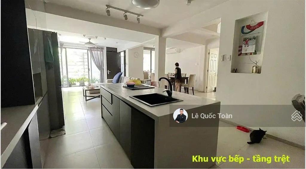 Biệt thự hxh gần ngã tư phú nhuận! dt 160m2, 4 tầng btct, hxh hoàng văn thụ, chỉ 28 tỷ tl