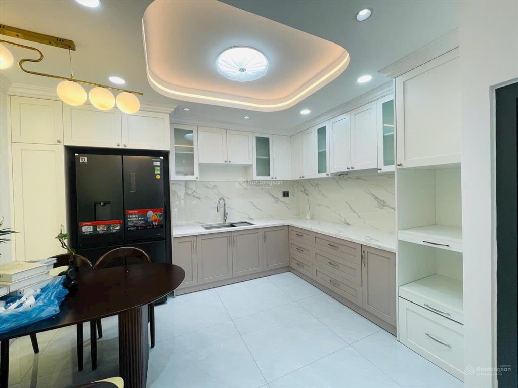 Bán nhà mới đẹp hxh phan đăng lưu, dt 4x10m, 4 tầng st, 5 pn, 6wc, full nội thất, giá 10,7 tỷ tl