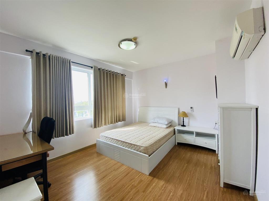 Bán gấp căn hộ cao cấp hùng vương plaza  quận 5  130m², 3pn, 3wc  sổ hồng riêng