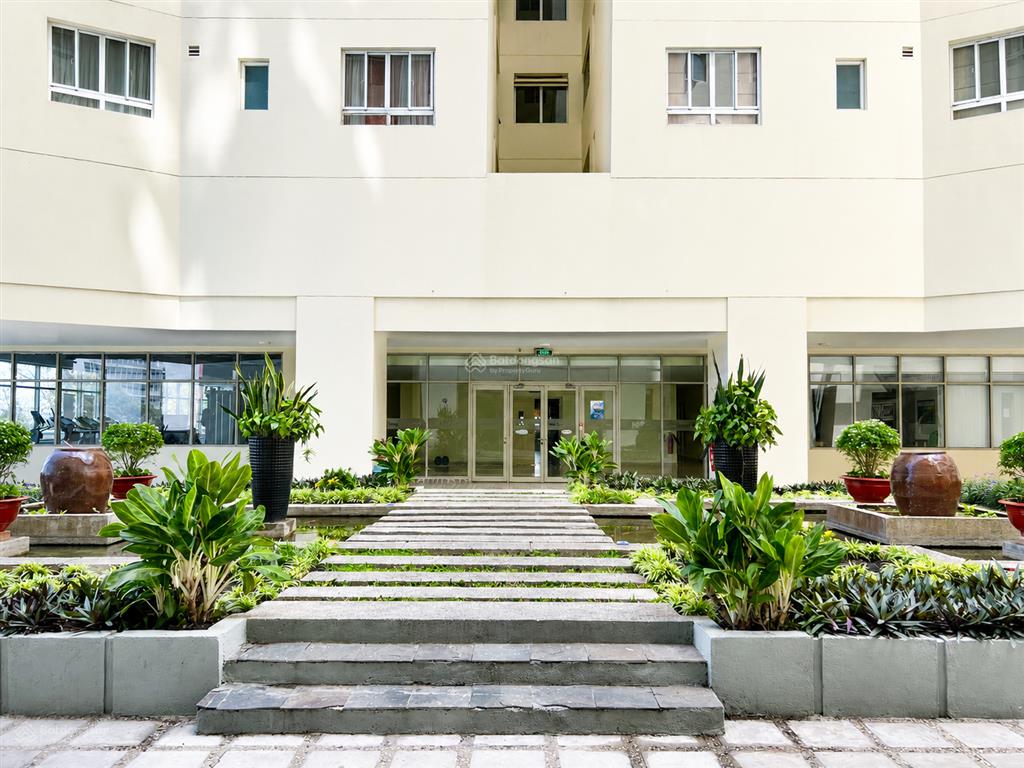 Chính chủ thiện chí bán nhanh căn hộ hùng vương plaza 3pn rộng 130m²  có suất ô tô  sổ hồng riêng