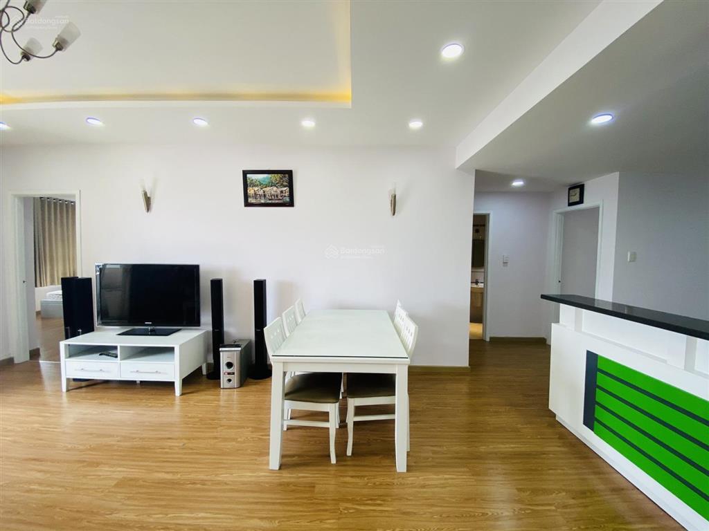 Cho thuê gấp căn hộ hùng vương plaza, quận 5  130m² (2pn, 3wc)  nội thất  chỉ 22 tr/th