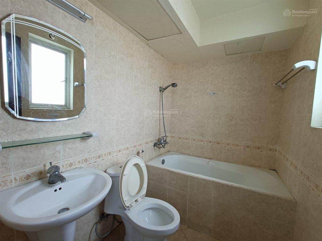 Định cư nước ngoài  chính chủ cần bán gấp căn hộ 3pn hùng vương plaza, quận 5  sổ hồng lâu dài