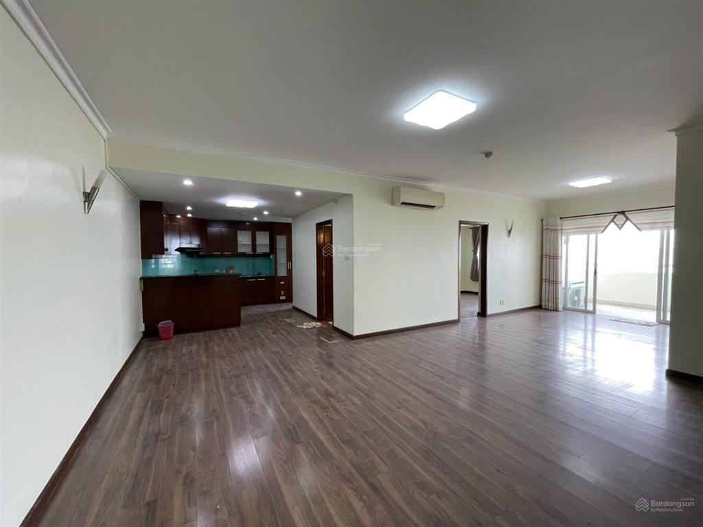 Kẹt tài chính cần bán gấp căn hộ hùng vương plaza như hình, 126m²  3pn, 3wc  sổ hồng lâu dài
