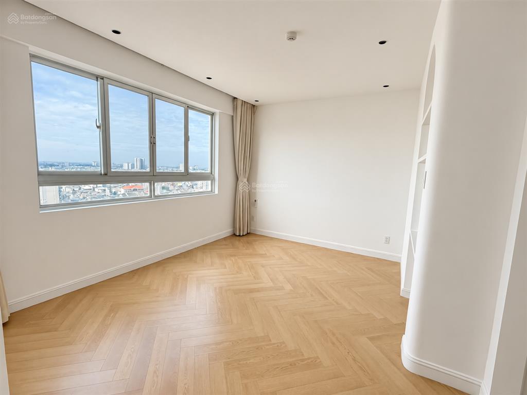 Chính chủ cần bán căn hộ hùng vương plaza, quận 5, dt 121m² (3pn, 3wc), sổ hồng riêng, giá tốt