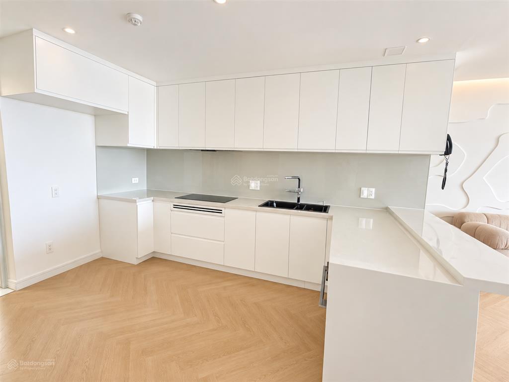 Chính chủ cần bán căn hộ hùng vương plaza, quận 5, dt 121m² (3pn, 3wc), sổ hồng riêng, giá tốt