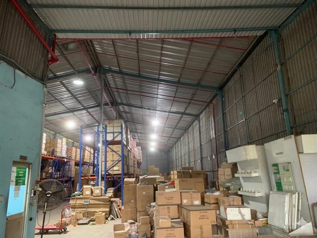 Cho thuê xưởng quốc lộ 13, hiệp bình phước. dt 500m / 35tr