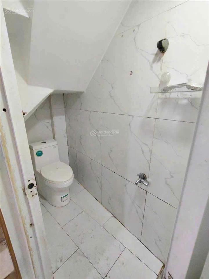 Cho thuê nhà hẻm 3 gác, 1 xe, đường nghĩa thục, quận 5