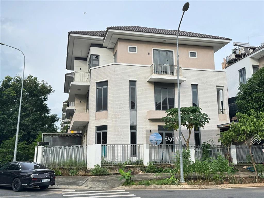 Chính chủ cần bán gấp căn góc 2mt biệt thự lavila nhà bè | dt 8x17,6m