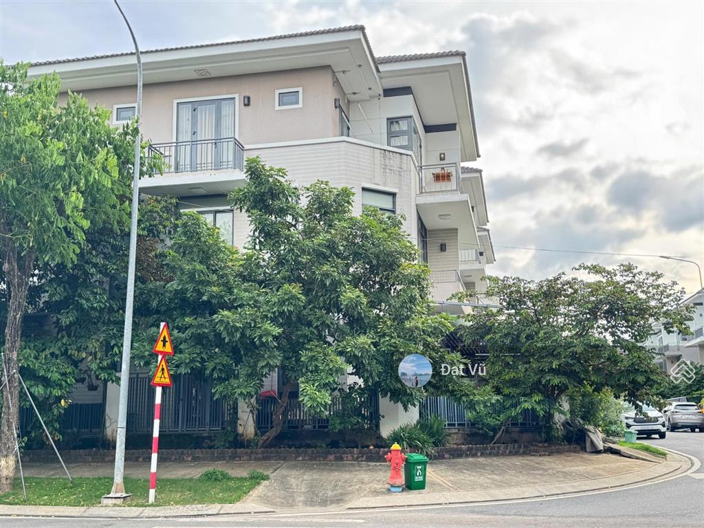 Chính chủ cần bán gấp căn góc 2mt biệt thự lavila nhà bè | dt 8x17,6m