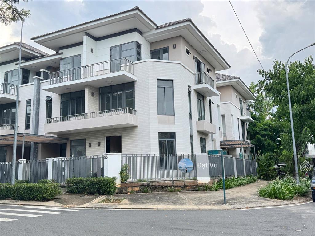 Chính chủ cần bán gấp căn góc 2mt biệt thự lavila nhà bè | dt 8x17,6m