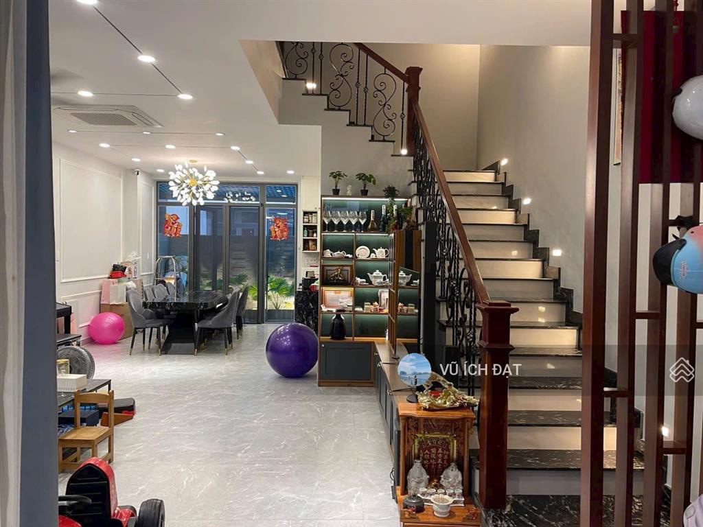  0909 389 *** chính chủ cho thuê nguyên căn lavila nội thất đẹp