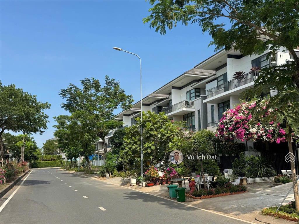 Lavila nhà bè vị trí đẹp đường lớn 30m cần bán