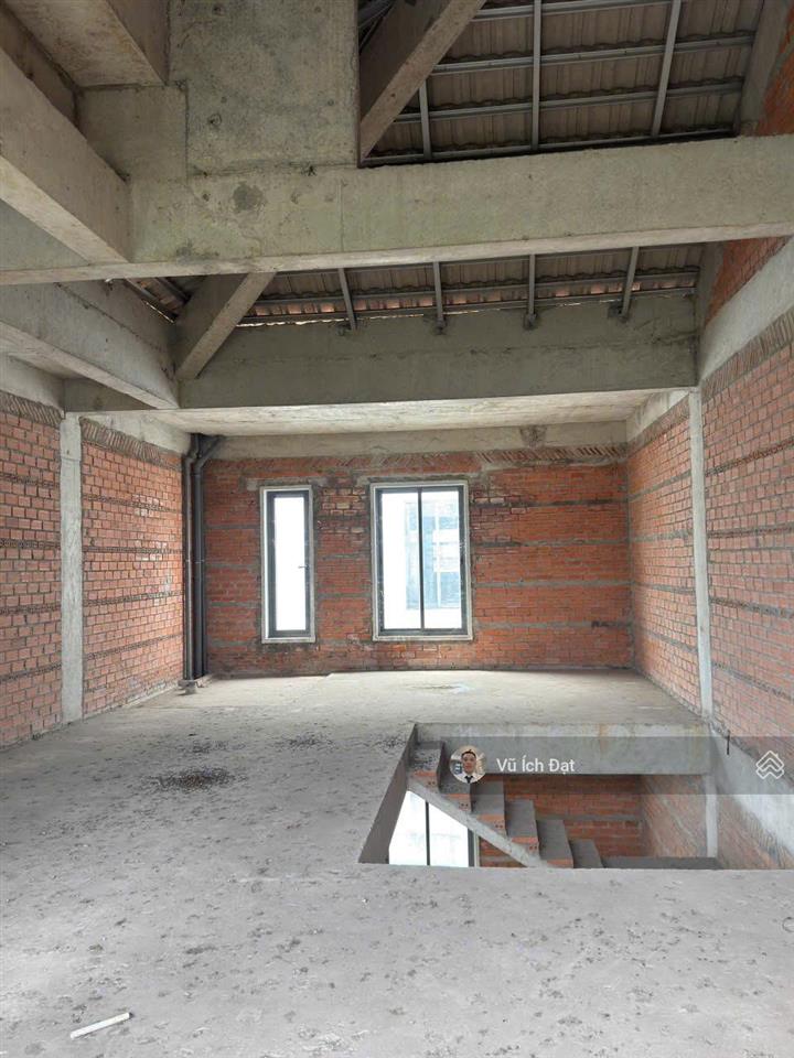 Lavila nhà bè vị trí đẹp đường lớn 30m cần bán