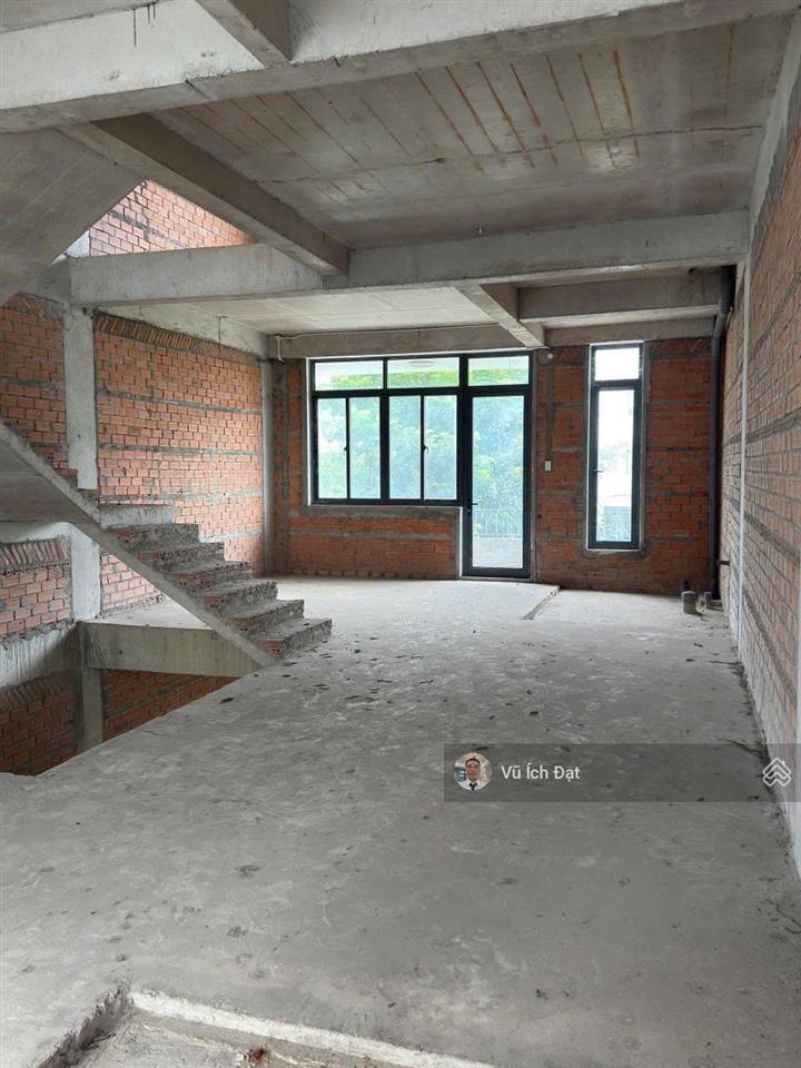 Lavila nhà bè vị trí đẹp đường lớn 30m cần bán