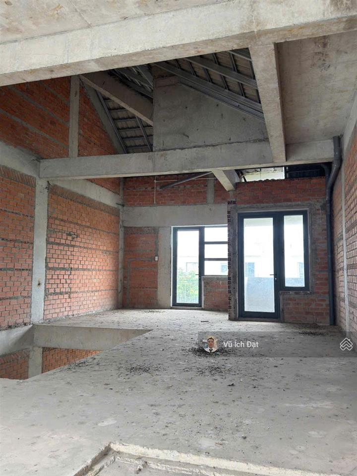 Lavila nhà bè vị trí đẹp đường lớn 30m cần bán