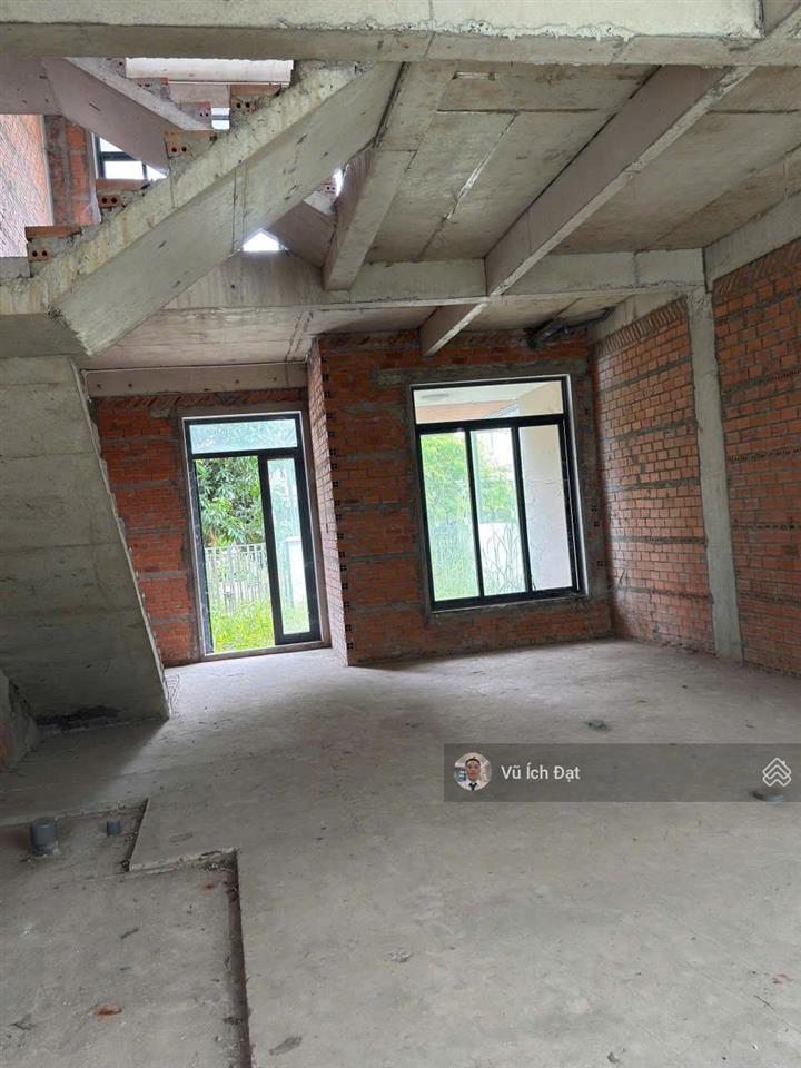 Lavila nhà bè vị trí đẹp đường lớn 30m cần bán