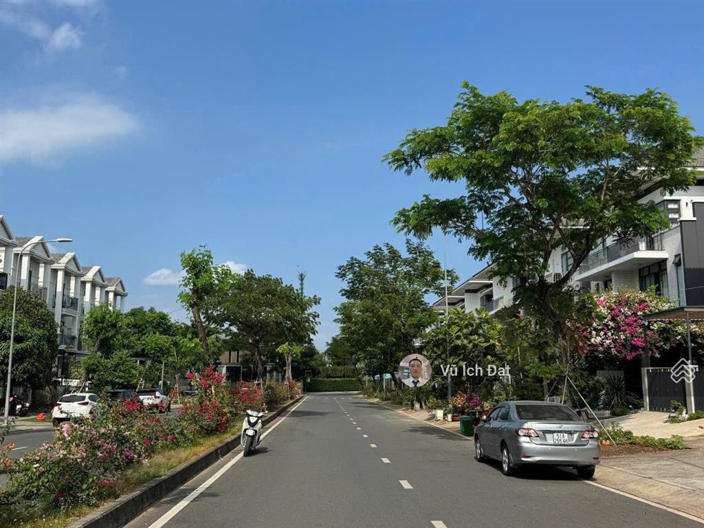 Lavila nhà bè vị trí đẹp đường lớn 30m cần bán