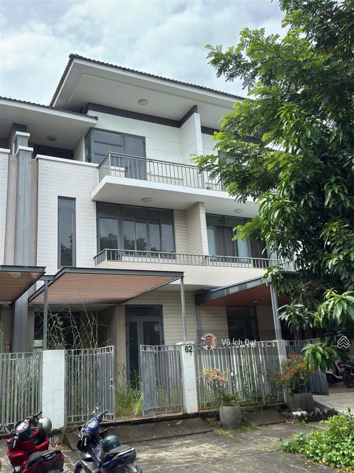 Lavila nhà bè vị trí đẹp đường lớn 30m cần bán
