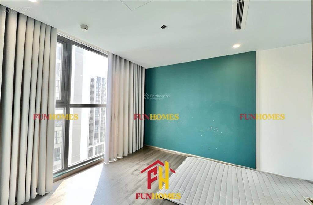 Cho thuê căn hộ vinhomes symphony đầy đủ nội thất, căn góc  tầng cao  view đầm sen thoáng mát