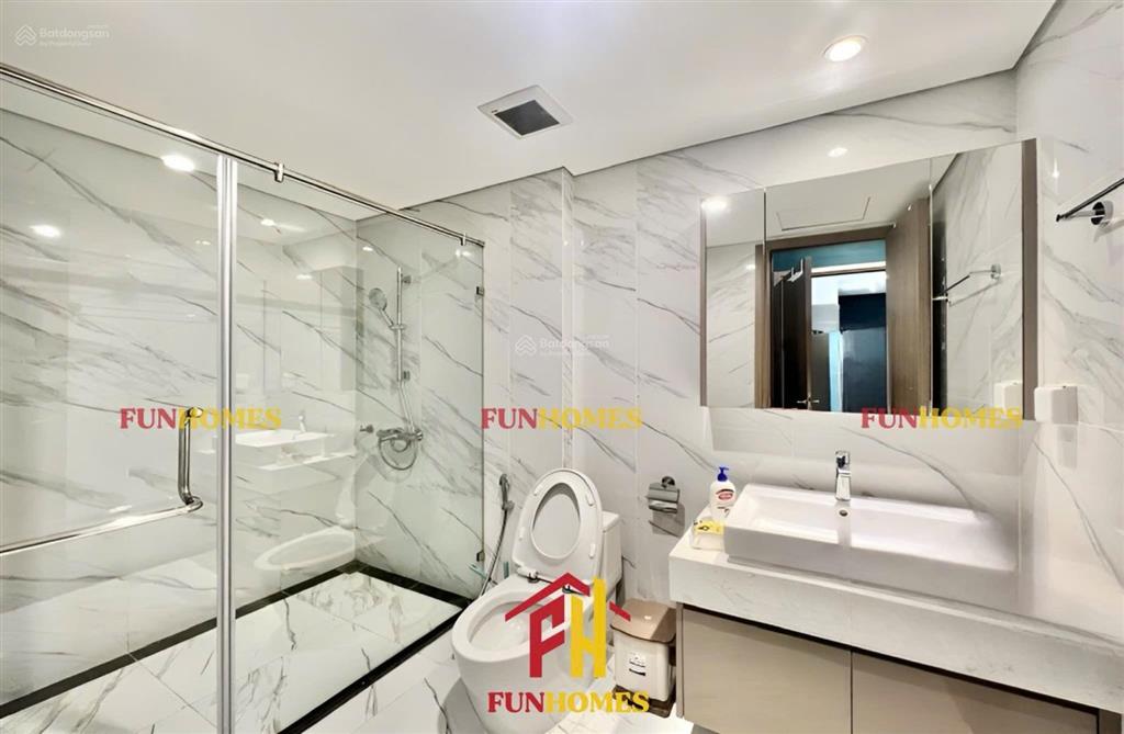 Cho thuê căn hộ vinhomes symphony đầy đủ nội thất, căn góc  tầng cao  view đầm sen thoáng mát