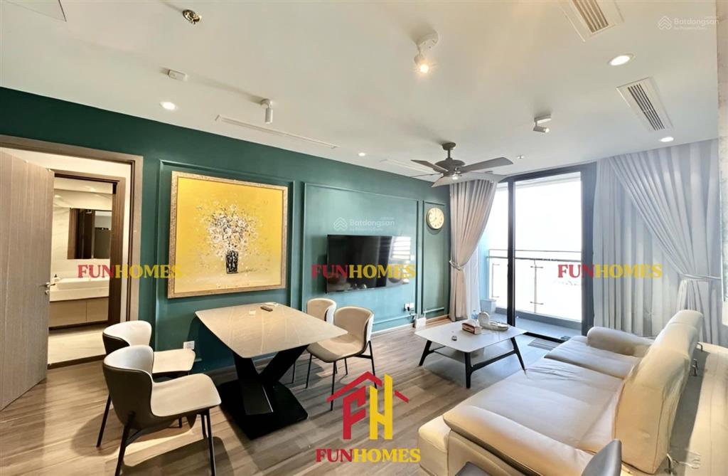 Cho thuê căn hộ vinhomes symphony đầy đủ nội thất, căn góc  tầng cao  view đầm sen thoáng mát