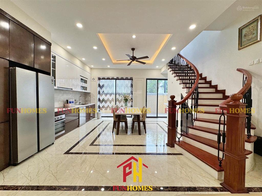 Cho thuê liền kề vinhomes the harmony đầy đủ nội thất tiện nghi, cạnh hồ điều hoà, gần vinschool