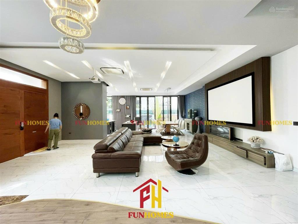 Biệt thự vinhomes riverside cho thuê đầy đủ nội thất hiện đại, có bể bơi riêng